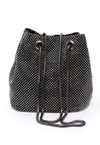 Sort skinnende skulderclutch