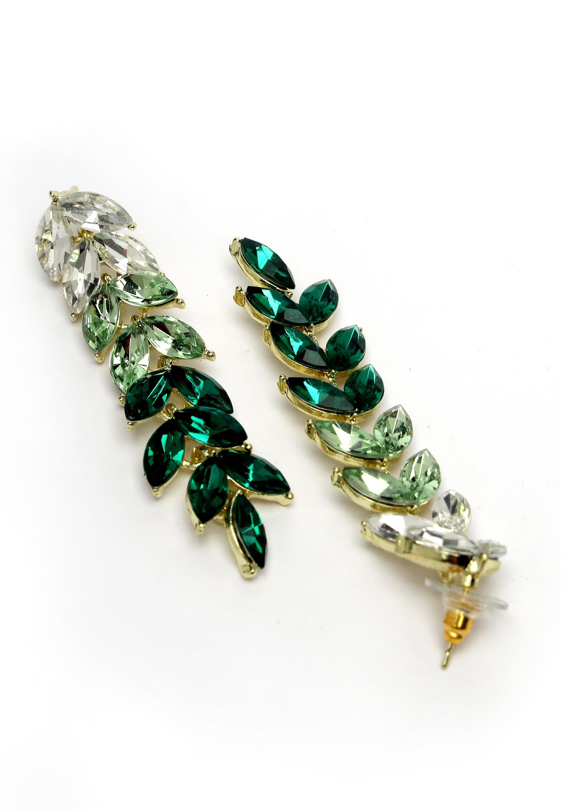 Pendientes largos con hojas verdes brillantes