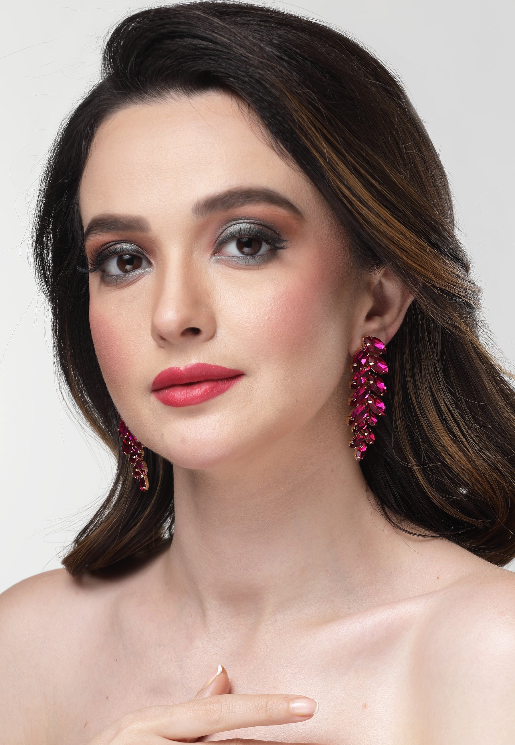 Earrings Drop Cruth Duilleog Dorcha Pink