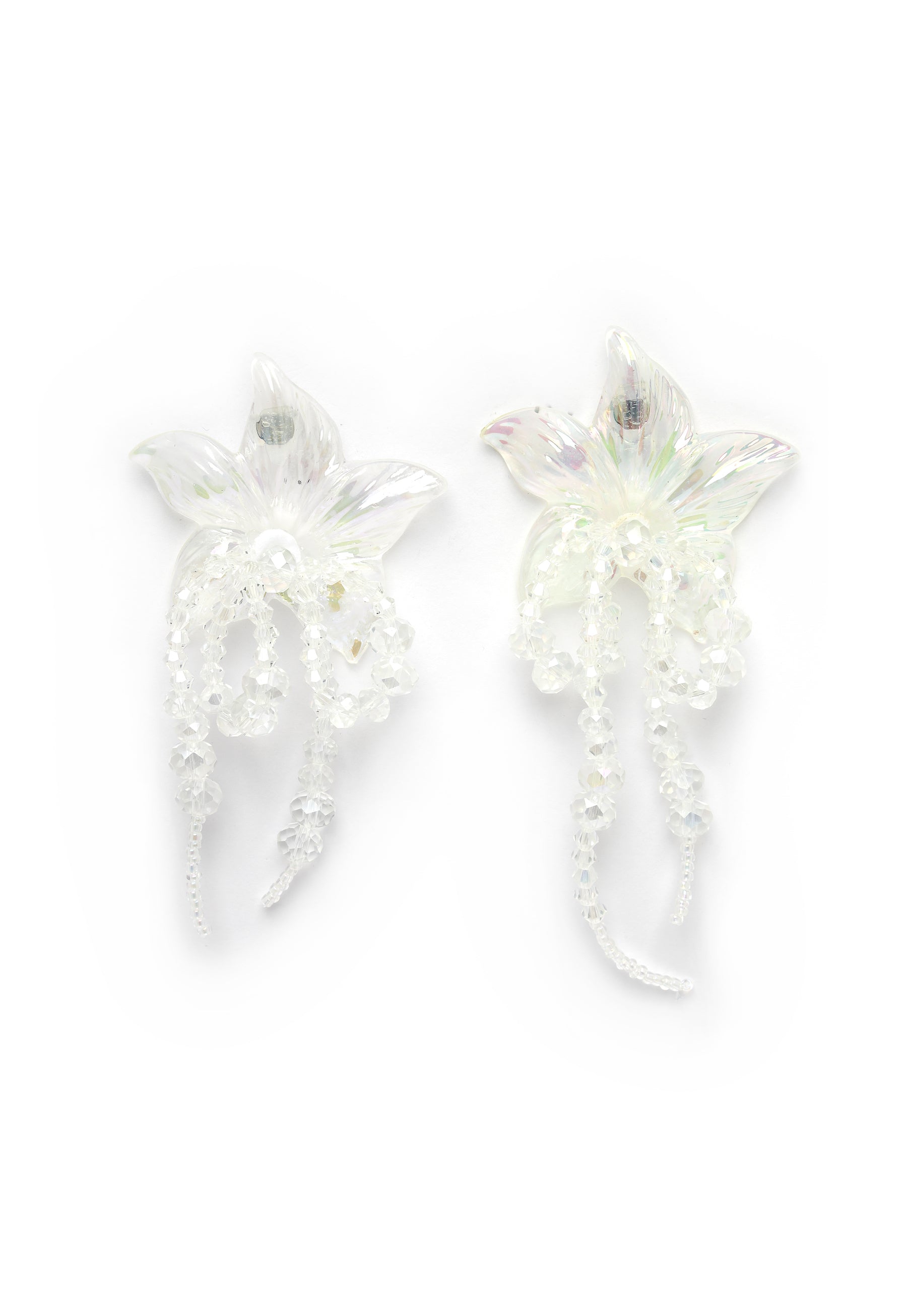 Boucles d'oreilles pendantes à fleurs blanches