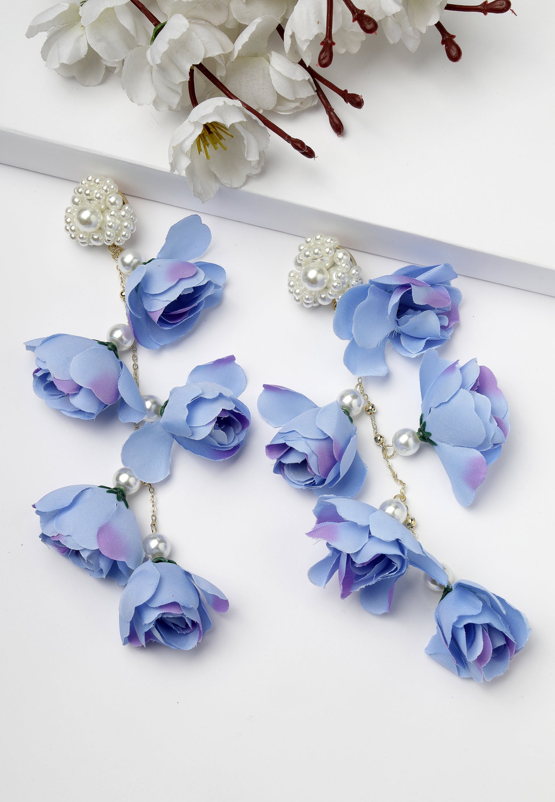 Boucles d'oreilles fluides en forme de rose bleue