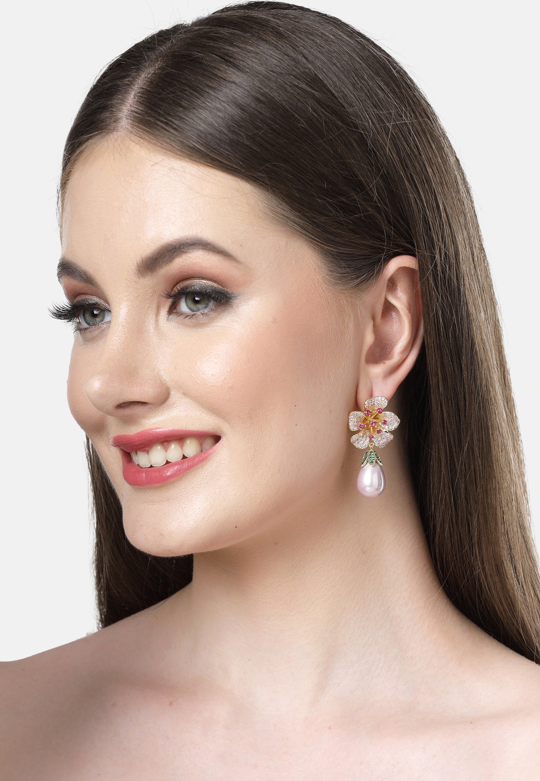 Boucles d'oreilles pendantes florales en zircone