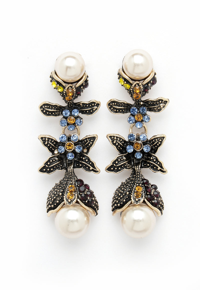 Kolczyki w kształcie czarnych perłowych kwiatów inspirowane stylem vintage