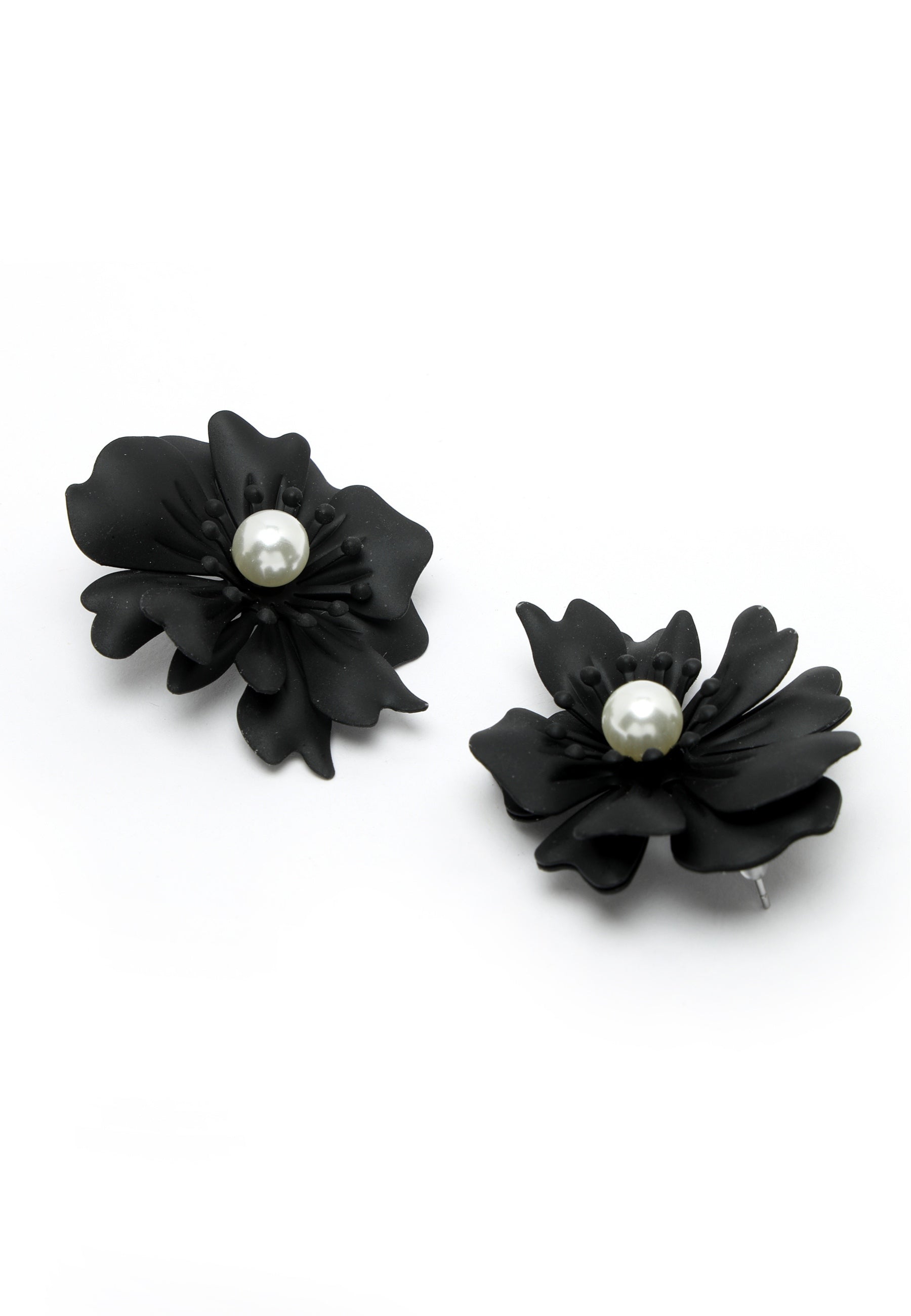 Blooming Daisy Black Studs Earrings