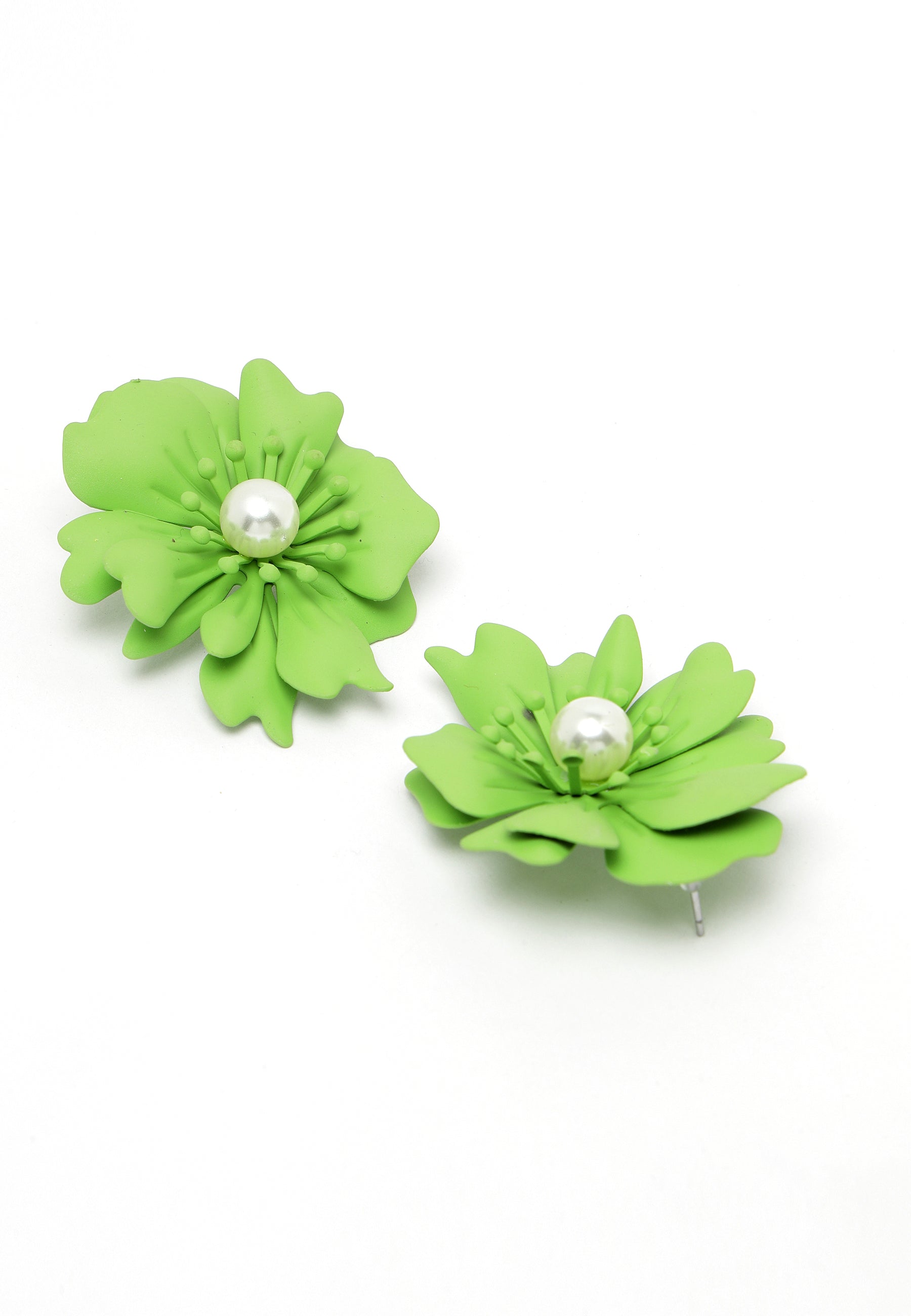 Kolczyki z perłowymi kwiatami w kolorze zielonej herbaty Matcha