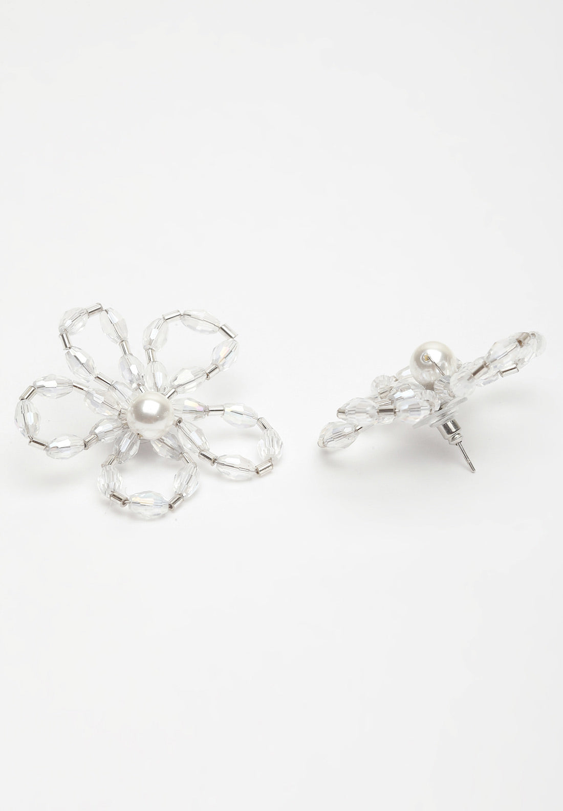 Boucles d'oreilles à tige en cristal floral blanc