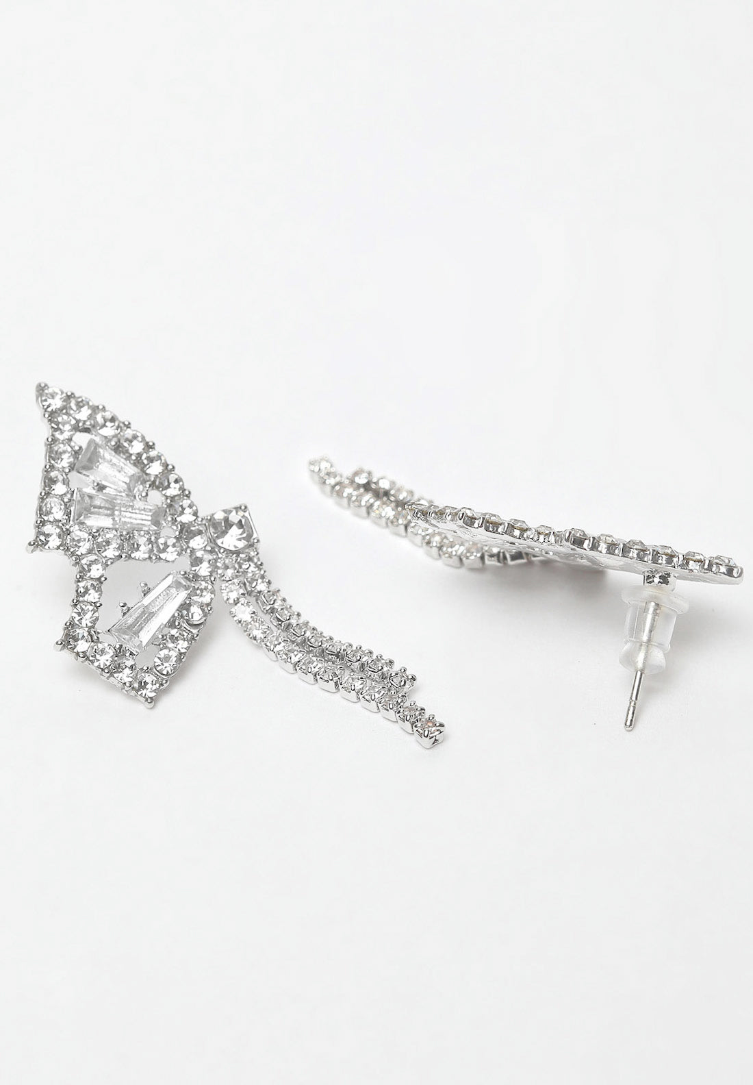 Kolczyki z białymi kryształkami w kształcie motyli