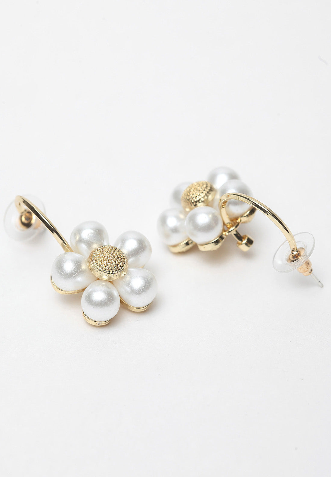 Pendientes colgantes de perlas florales doradas