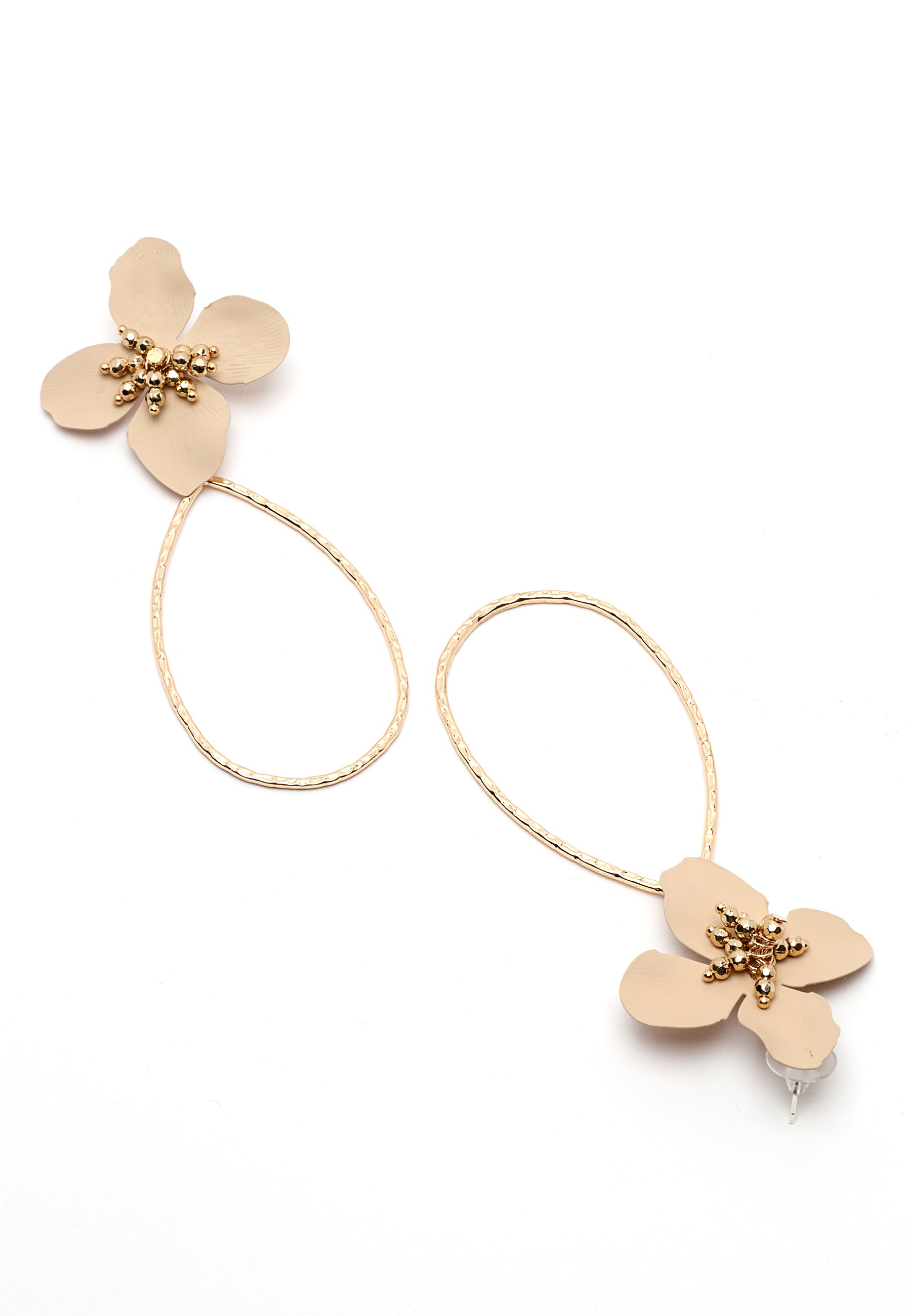 Blommeblomst øreringe i beige